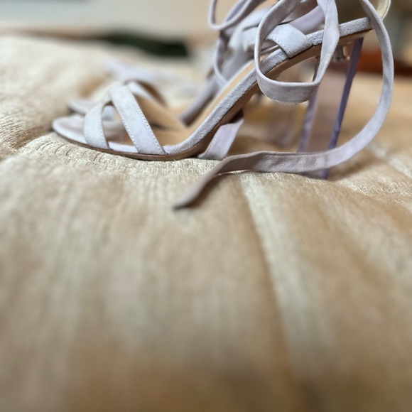 Gianvito Rossi suede and lucite lavender ankle wrap - Picture 3 of 7